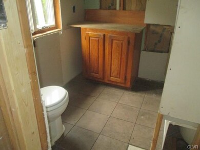 465 Rock Cliff Rd, Emmaus, PA 18049 - photo 5