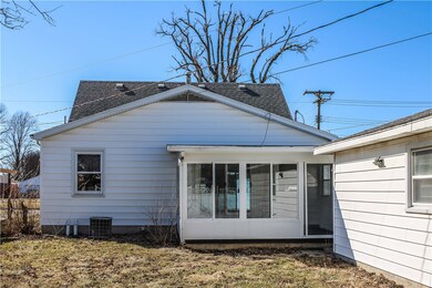 724 S 33rd St, Mattoon, IL 61938 - photo 3