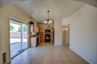 Open dining area to kitchen