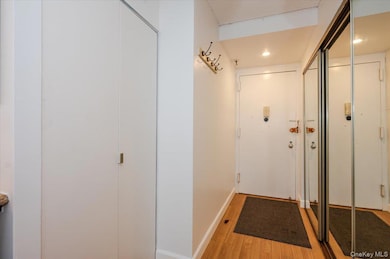 Sandcastles unit 2J, Long Beach, NY 11561 - photo 2