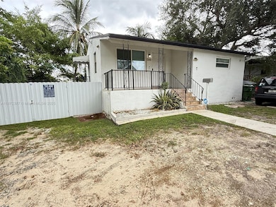 707 SW 8th Ave, Hallandale Beach, FL 33009 - photo 2