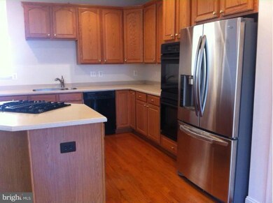 9970 Cyrandall Dr, Oakton, VA 22124 - photo 2