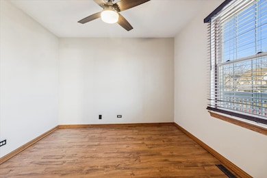 601 E Victoria Cir unit 221, North Aurora, IL 60542 - photo 7