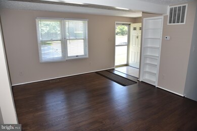 6816 Montivideo Square Ct, Falls Church, VA 22043 - photo 2