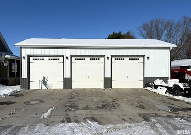 109 E West St, Oneida, IL 61467 - photo 4