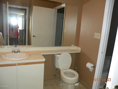 1409 Village Dr, Stroudsburg, PA 18360 - photo 6