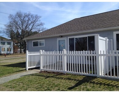 28 Fredette St unit 28, Chicopee, MA 01022 - photo 3