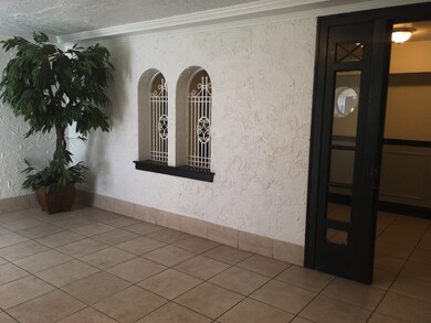 2757 W Arthur Ave unit 2, Chicago, IL 60645 - photo 3