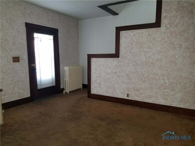 Living Room, 1st View, Entry and Stairway