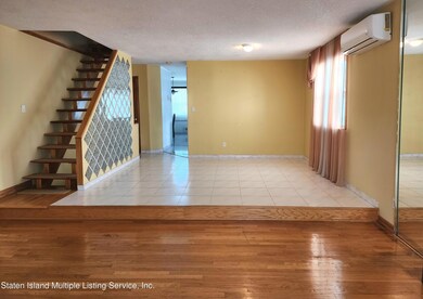 300 Merry Mount St, Staten Island, NY 10314 - photo 2
