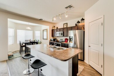 Kitchen Island/Breakfast Bar
