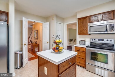 11228 Minstrel Tune Dr, Germantown, MD 20876 - photo 4