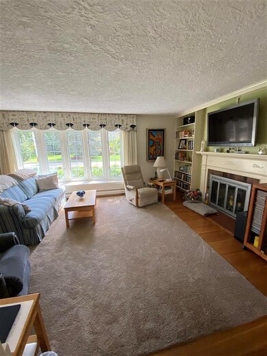 210 Crestview Rd, Manchester, NH 03104 - photo 2