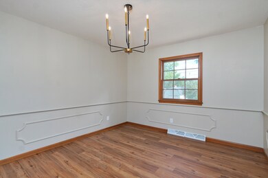 814 W Swan St-19