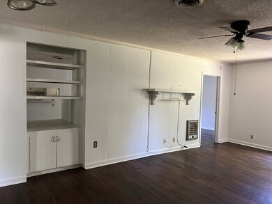 510 Forest Cir, Douglas, GA 31533 - photo 5