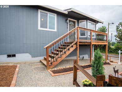 906 N Railroad Ave, Ridgefield, WA 98642 - photo 5