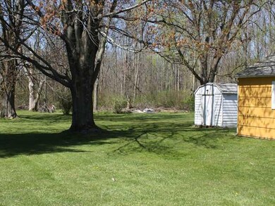 304 Drake Dr, North Tonawanda, NY 14120 - photo 2