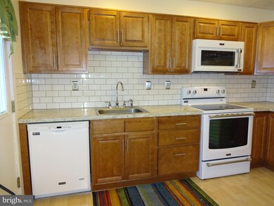 27 Windsor Rd, Southampton, NJ 08088 - photo 6