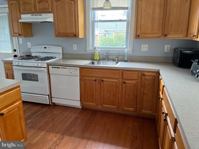 2211 Dickens Ln, Broomall, PA 19008 - photo 6