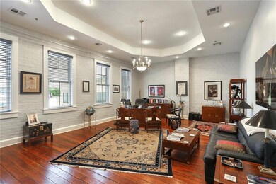 Large corner office on the 3rd floor, original ref