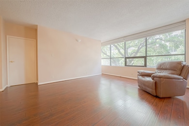 A different view of the living area.