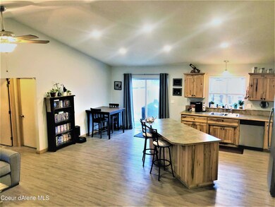 Kitchen & Dining