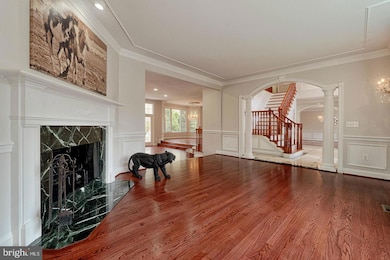 10618 Beach Mill Rd, Great Falls, VA 22066 - photo 7