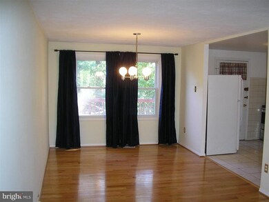 12615 Etruscan Dr, Herndon, VA 20171 - photo 6