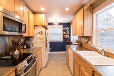 335 NE 10th St, Bend, OR 97701 - photo 7