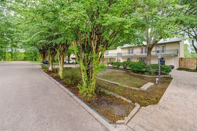 303 Shady Glen Ln, Conroe, TX 77385 - photo 4