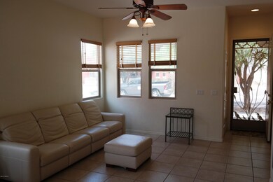 4 Family Room_2984