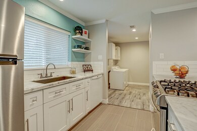 1107 W 30th St, Houston, TX 77018 - photo 5