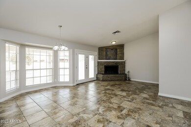 004-photo-dining-room-9048993