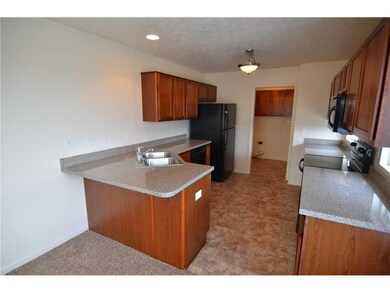 2717 Grand Fir Dr, Greenwood, IN 46143 - photo 5