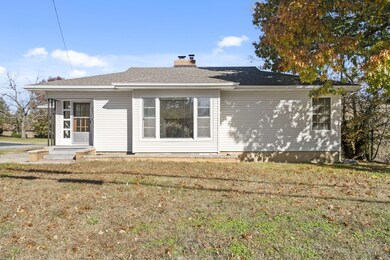601 W Washington St, Marshfield, MO 65706 - photo 2