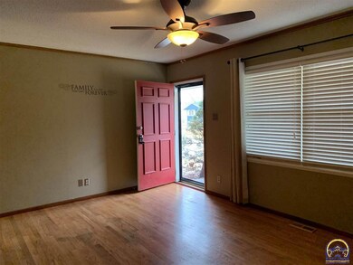 3129 SW Grand Ct, Topeka, KS 66614 - photo 3