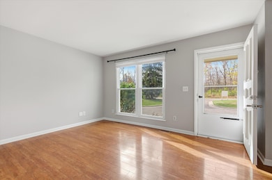 8380 Lakeview Dr unit 55, Ypsilanti, MI 48198 - photo 2