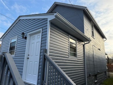 1252 Jefferson St, Vandergrift, PA 15690 - photo 3