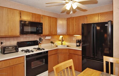 88 Players Cir, Tinton Falls, NJ 07724 - photo 4