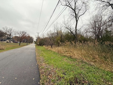 unlisted-address, Glen Ellyn, IL 60137 - photo 6