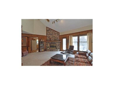 GREAT ROOM WITH VAULTED CEILING