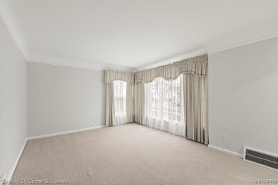 13683 Wesley St, Southgate, MI 48195 - photo 5