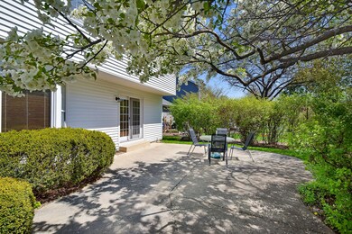 400 Bluegrass Dr, Wheaton, IL 60189 - photo 3