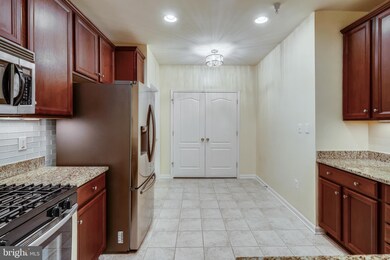 9724 Holmes Place unit 406, Manassas Park, VA 20111 - photo 6