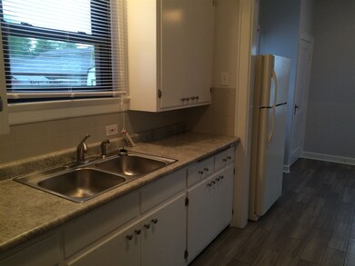 Updated kitchen with new HD-Laminate Counters!