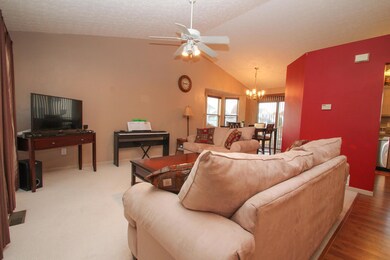 Entrance Room- Photo 1