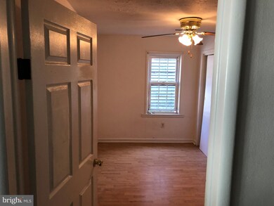 292 N Washington St unit 201, Berkeley Springs, WV 25411 - photo 3