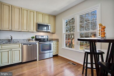 2326 Harleyford Ct, Reston, VA 20191 - photo 4