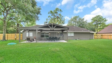 1311 Greenbriar Ave, Friendswood, TX 77546 - photo 4