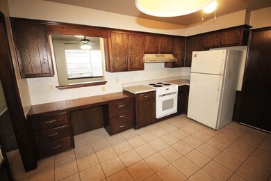 1306 Sequoyah St, Moore, OK 73160 - photo 5